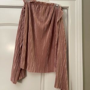 Off shoulder flowy top!!